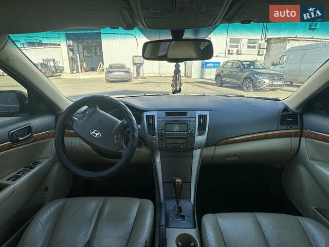 Черный Хендай Соната, объемом двигателя 3.3 л и пробегом 287 тыс. км за 4999 $, фото 11 на Automoto.ua