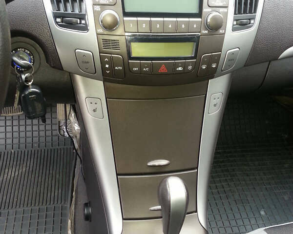 Черный Хендай Соната, объемом двигателя 2 л и пробегом 90 тыс. км за 9800 $, фото 9 на Automoto.ua