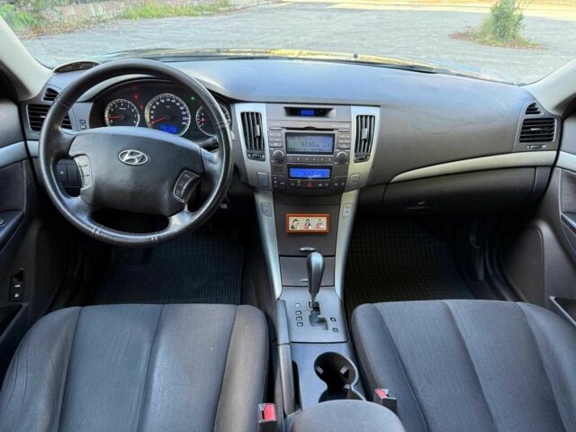 Чорний Хендай Соната, об'ємом двигуна 2 л та пробігом 109 тис. км за 6990 $, фото 15 на Automoto.ua