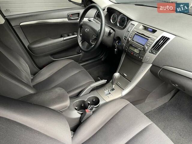 Черный Хендай Соната, объемом двигателя 2 л и пробегом 110 тыс. км за 9700 $, фото 43 на Automoto.ua