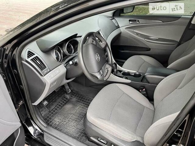 Чорний Хендай Соната, об'ємом двигуна 2.4 л та пробігом 398 тис. км за 7800 $, фото 5 на Automoto.ua