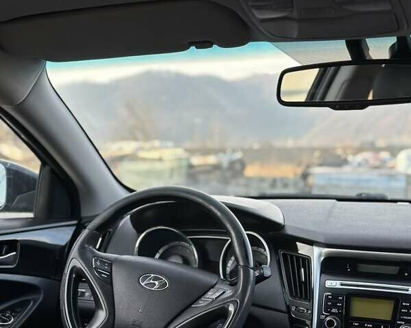 Черный Хендай Соната, объемом двигателя 2 л и пробегом 237 тыс. км за 7500 $, фото 6 на Automoto.ua