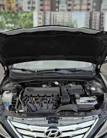 Чорний Хендай Соната, об'ємом двигуна 2.4 л та пробігом 208 тис. км за 8600 $, фото 3 на Automoto.ua