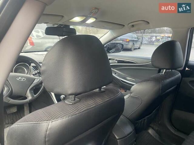 Черный Хендай Соната, объемом двигателя 2.4 л и пробегом 97 тыс. км за 10700 $, фото 18 на Automoto.ua