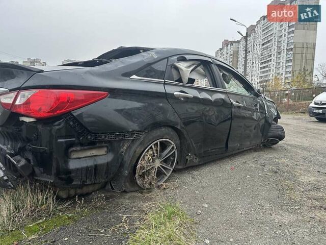 Черный Хендай Соната, объемом двигателя 2.36 л и пробегом 260 тыс. км за 2000 $, фото 3 на Automoto.ua