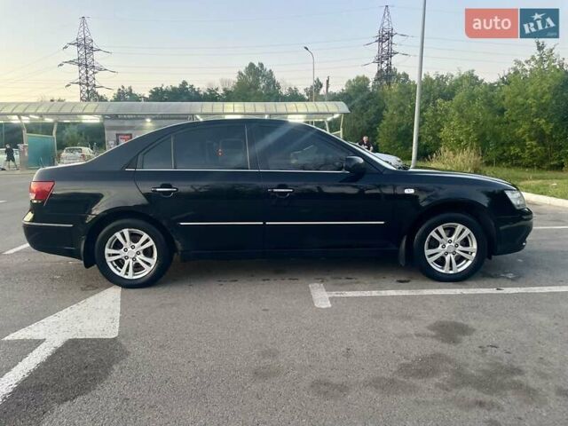 Черный Хендай Соната, объемом двигателя 2 л и пробегом 270 тыс. км за 6900 $, фото 5 на Automoto.ua