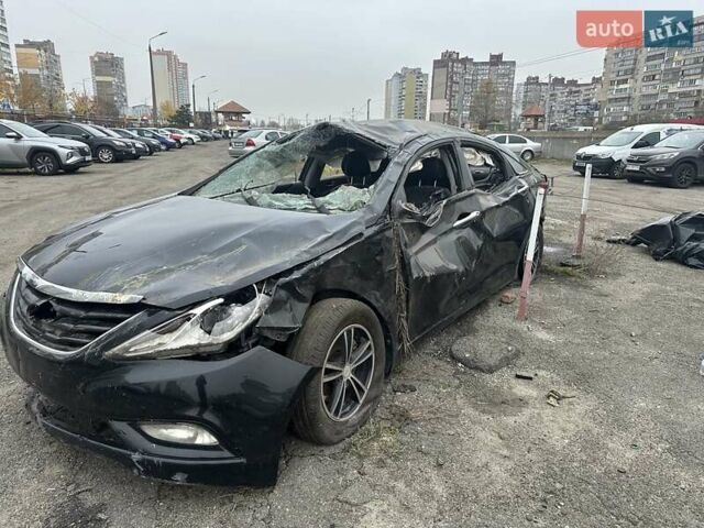 Черный Хендай Соната, объемом двигателя 2.36 л и пробегом 260 тыс. км за 2000 $, фото 2 на Automoto.ua