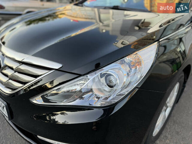Черный Хендай Соната, объемом двигателя 2.4 л и пробегом 270 тыс. км за 9200 $, фото 6 на Automoto.ua