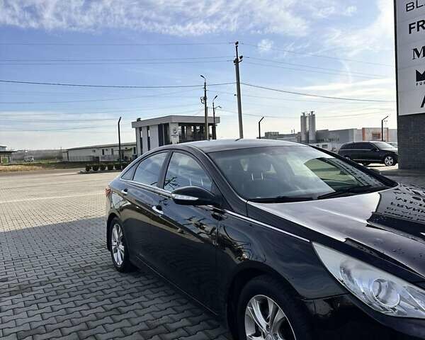 Черный Хендай Соната, объемом двигателя 2 л и пробегом 237 тыс. км за 7500 $, фото 1 на Automoto.ua