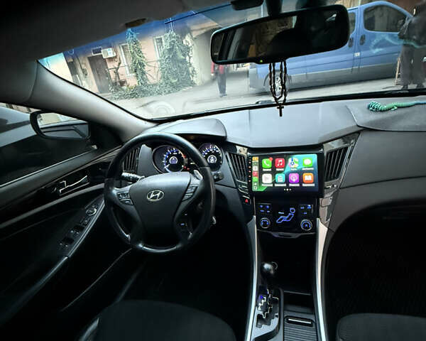 Чорний Хендай Соната, об'ємом двигуна 2 л та пробігом 203 тис. км за 8500 $, фото 12 на Automoto.ua