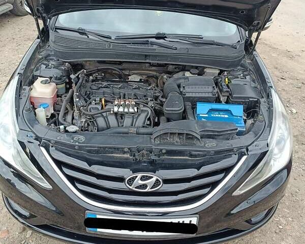 Черный Хендай Соната, объемом двигателя 2 л и пробегом 350 тыс. км за 7500 $, фото 4 на Automoto.ua