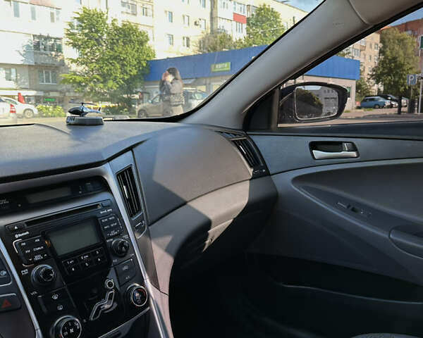 Черный Хендай Соната, объемом двигателя 2.36 л и пробегом 238 тыс. км за 7000 $, фото 9 на Automoto.ua