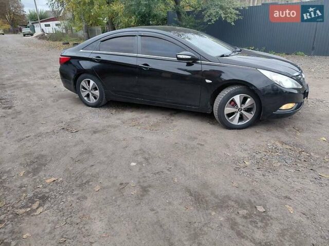 Черный Хендай Соната, объемом двигателя 2 л и пробегом 200 тыс. км за 7000 $, фото 10 на Automoto.ua