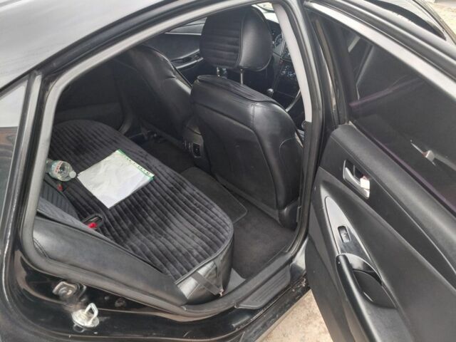 Черный Хендай Соната, объемом двигателя 2 л и пробегом 200 тыс. км за 7000 $, фото 2 на Automoto.ua