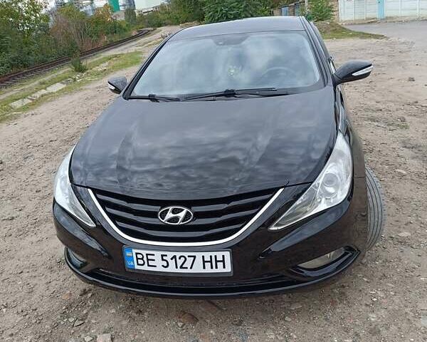 Черный Хендай Соната, объемом двигателя 2 л и пробегом 350 тыс. км за 7500 $, фото 1 на Automoto.ua