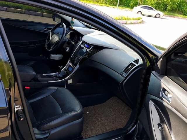 Чорний Хендай Соната, об'ємом двигуна 2 л та пробігом 216 тис. км за 7650 $, фото 10 на Automoto.ua