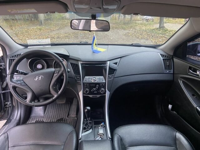 Чорний Хендай Соната, об'ємом двигуна 2 л та пробігом 350 тис. км за 7700 $, фото 10 на Automoto.ua