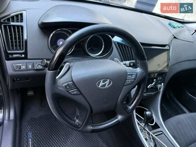 Чорний Хендай Соната, об'ємом двигуна 2 л та пробігом 203 тис. км за 8500 $, фото 7 на Automoto.ua