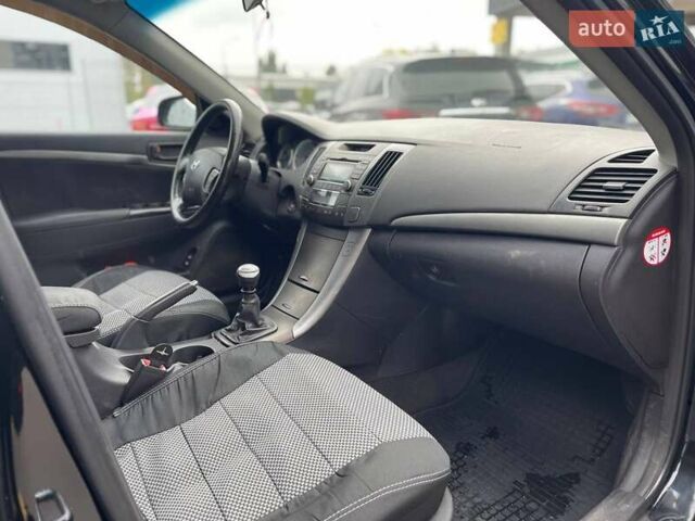 Черный Хендай Соната, объемом двигателя 0 л и пробегом 265 тыс. км за 6500 $, фото 7 на Automoto.ua