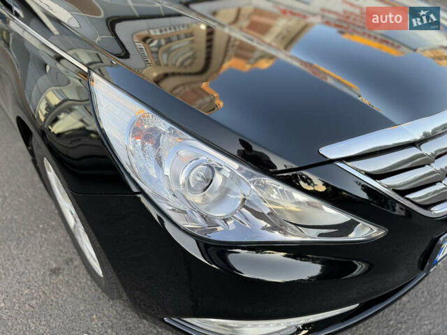 Черный Хендай Соната, объемом двигателя 2.4 л и пробегом 270 тыс. км за 9200 $, фото 4 на Automoto.ua