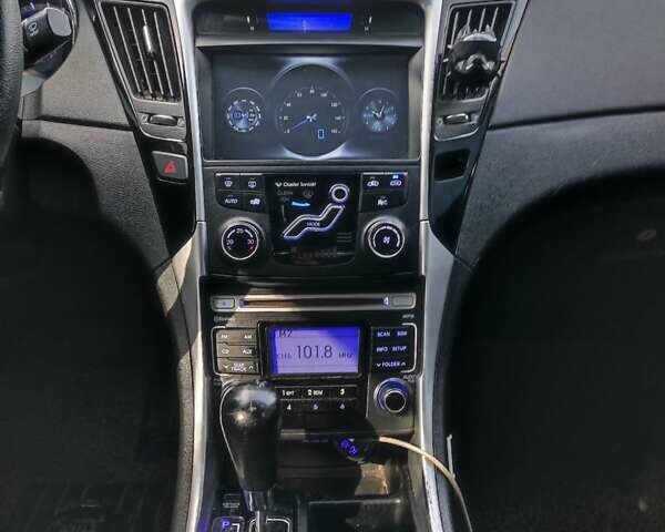 Черный Хендай Соната, объемом двигателя 2 л и пробегом 216 тыс. км за 7499 $, фото 9 на Automoto.ua