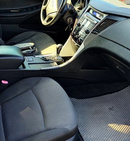 Черный Хендай Соната, объемом двигателя 2 л и пробегом 190 тыс. км за 7500 $, фото 6 на Automoto.ua