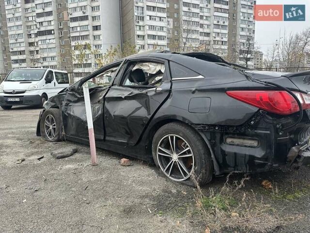 Черный Хендай Соната, объемом двигателя 2.36 л и пробегом 260 тыс. км за 2000 $, фото 1 на Automoto.ua