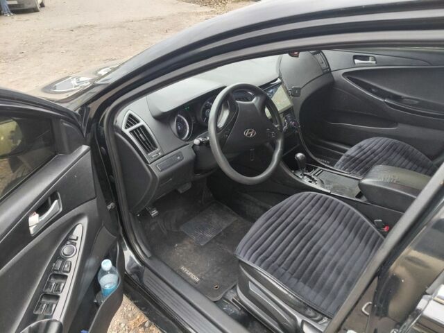 Черный Хендай Соната, объемом двигателя 2 л и пробегом 200 тыс. км за 7000 $, фото 4 на Automoto.ua