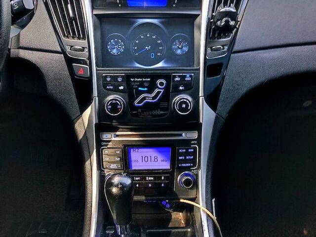 Чорний Хендай Соната, об'ємом двигуна 2 л та пробігом 216 тис. км за 7650 $, фото 9 на Automoto.ua