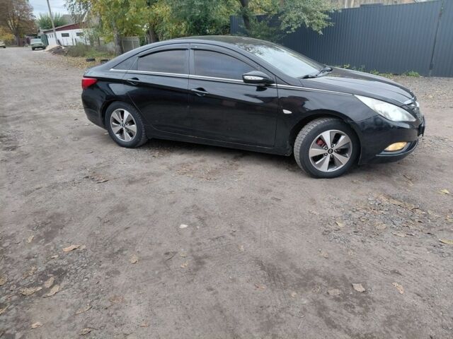 Черный Хендай Соната, объемом двигателя 2 л и пробегом 200 тыс. км за 7000 $, фото 1 на Automoto.ua