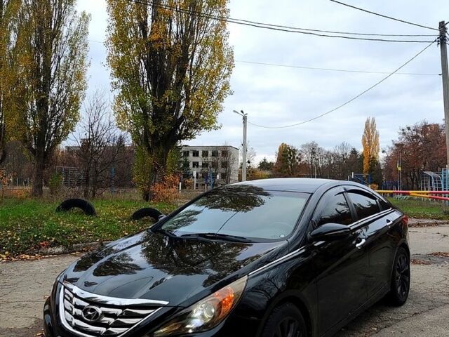 Чорний Хендай Соната, об'ємом двигуна 2 л та пробігом 216 тис. км за 7650 $, фото 1 на Automoto.ua