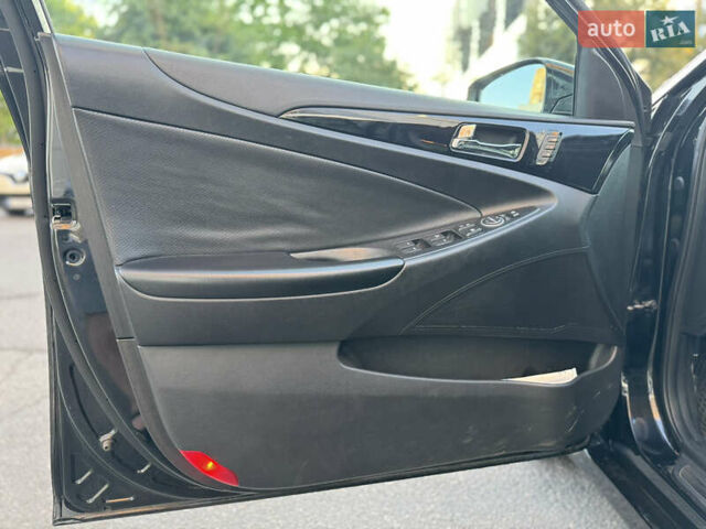 Черный Хендай Соната, объемом двигателя 2.4 л и пробегом 270 тыс. км за 9200 $, фото 24 на Automoto.ua