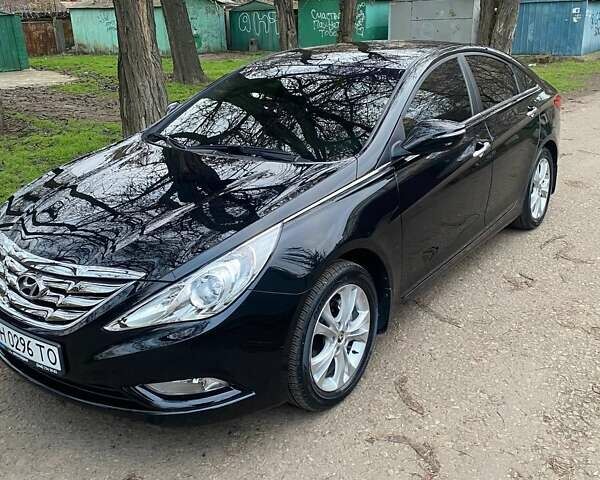 Черный Хендай Соната, объемом двигателя 2 л и пробегом 50 тыс. км за 12100 $, фото 1 на Automoto.ua