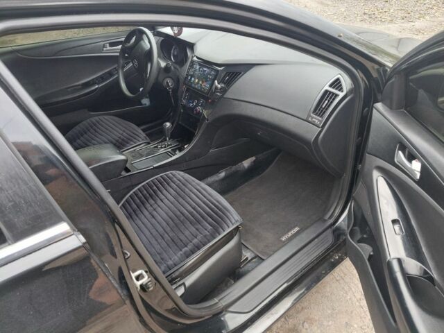 Черный Хендай Соната, объемом двигателя 2 л и пробегом 200 тыс. км за 7000 $, фото 3 на Automoto.ua