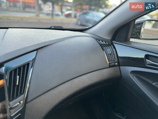 Черный Хендай Соната, объемом двигателя 2.4 л и пробегом 270 тыс. км за 9200 $, фото 47 на Automoto.ua