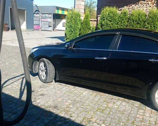 Черный Хендай Соната, объемом двигателя 2 л и пробегом 202 тыс. км за 7999 $, фото 4 на Automoto.ua