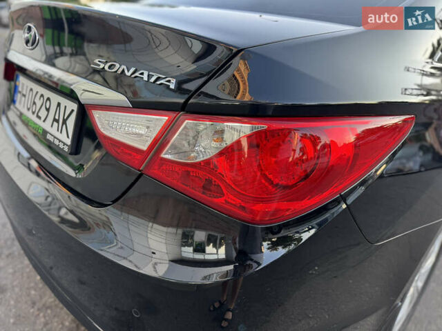 Черный Хендай Соната, объемом двигателя 2.4 л и пробегом 270 тыс. км за 9200 $, фото 11 на Automoto.ua