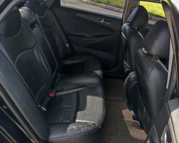 Черный Хендай Соната, объемом двигателя 2 л и пробегом 216 тыс. км за 7499 $, фото 10 на Automoto.ua