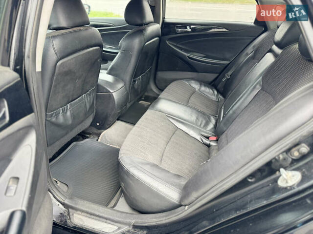 Черный Хендай Соната, объемом двигателя 2 л и пробегом 320 тыс. км за 4950 $, фото 4 на Automoto.ua