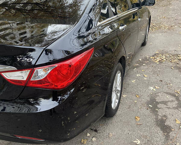 Черный Хендай Соната, объемом двигателя 2 л и пробегом 330 тыс. км за 7400 $, фото 4 на Automoto.ua