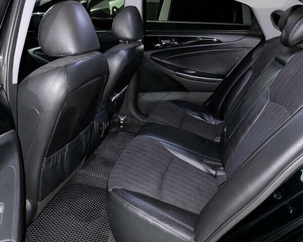 Чорний Хендай Соната, об'ємом двигуна 2 л та пробігом 203 тис. км за 8500 $, фото 1 на Automoto.ua