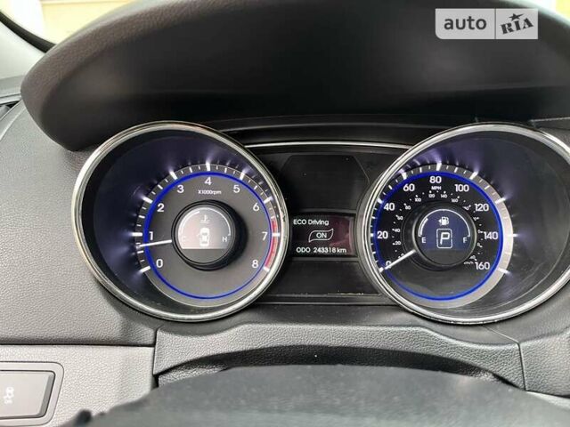 Чорний Хендай Соната, об'ємом двигуна 2.4 л та пробігом 398 тис. км за 7800 $, фото 6 на Automoto.ua