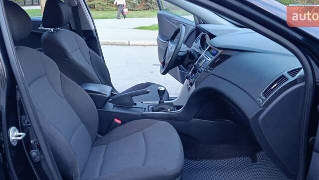 Хендай Соната 2011 в Желтых Водах на Automoto.ua Черный Хендай Соната, объемом двигателя 2 л и пробегом 133 тыс. км за 7800 $, фото 10 на Automoto.ua