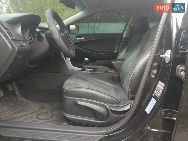 Черный Хендай Соната, объемом двигателя 2 л и пробегом 176 тыс. км за 8700 $, фото 11 на Automoto.ua