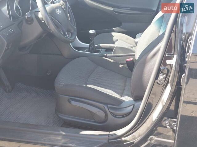 Чорний Хендай Соната, об'ємом двигуна 2 л та пробігом 180 тис. км за 7500 $, фото 1 на Automoto.ua