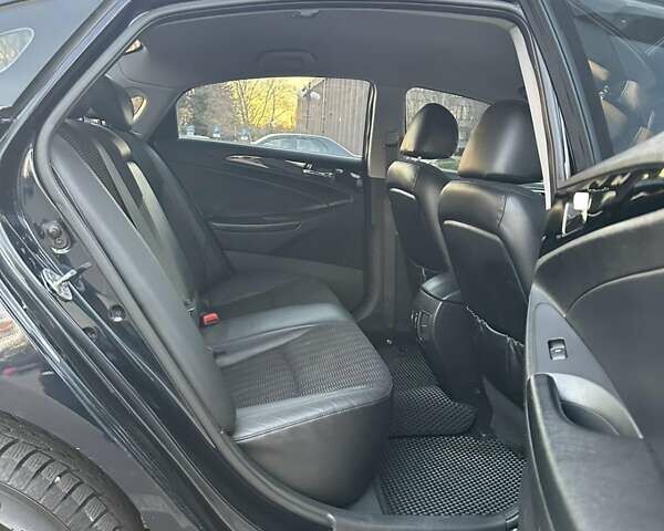 Черный Хендай Соната, объемом двигателя 2 л и пробегом 216 тыс. км за 8750 $, фото 14 на Automoto.ua