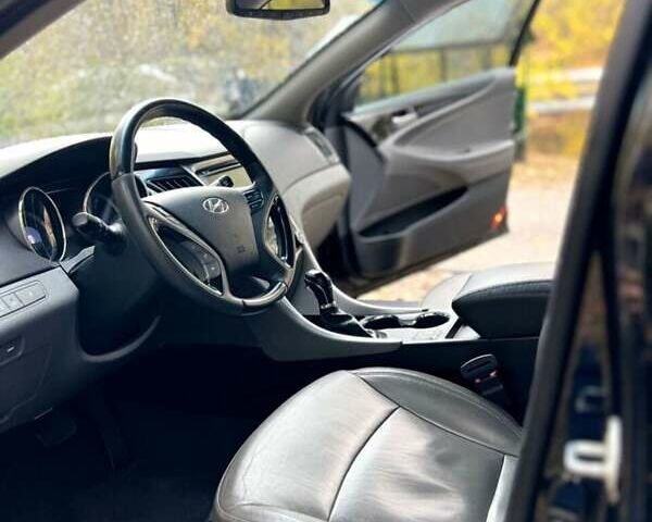 Чорний Хендай Соната, об'ємом двигуна 2.36 л та пробігом 165 тис. км за 9900 $, фото 9 на Automoto.ua