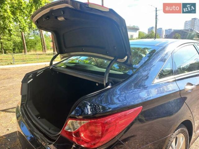 Черный Хендай Соната, объемом двигателя 2.36 л и пробегом 118 тыс. км за 9600 $, фото 92 на Automoto.ua