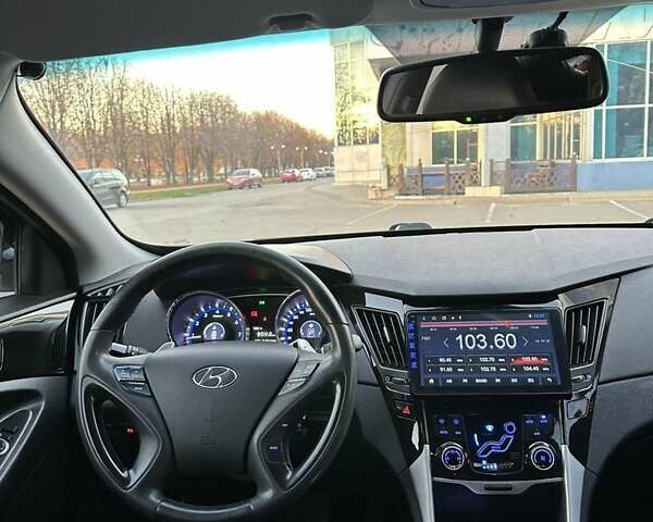 Черный Хендай Соната, объемом двигателя 2 л и пробегом 216 тыс. км за 8750 $, фото 18 на Automoto.ua