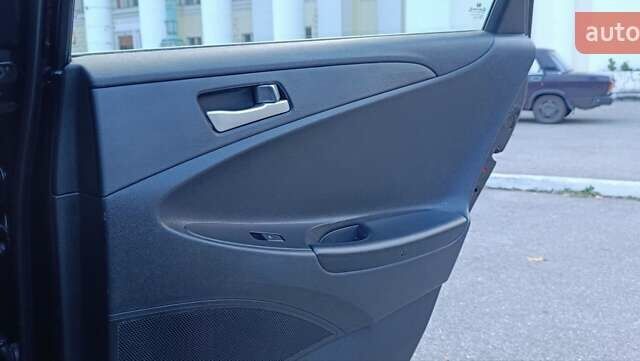 Хендай Соната 2011 в Желтых Водах на Automoto.ua Черный Хендай Соната, объемом двигателя 2 л и пробегом 133 тыс. км за 7800 $, фото 15 на Automoto.ua